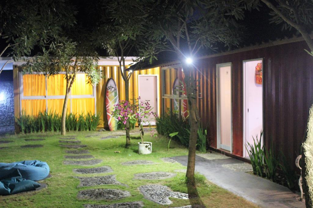 Hotel Kubu Container Uluwatu Exterior foto